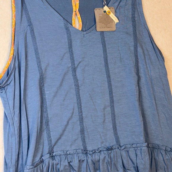 NWT! Matilda Jane Blue V‑Neck Top with Yellow Trim button key hole
Size XXL - Picture 11 of 12